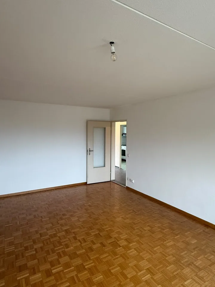 Large 2.5-room apartment in Altstätten with balcony!