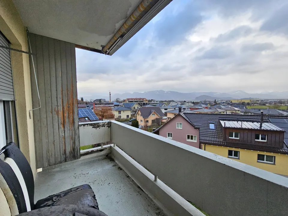 Large 2.5-room apartment in Altstätten with balcony!