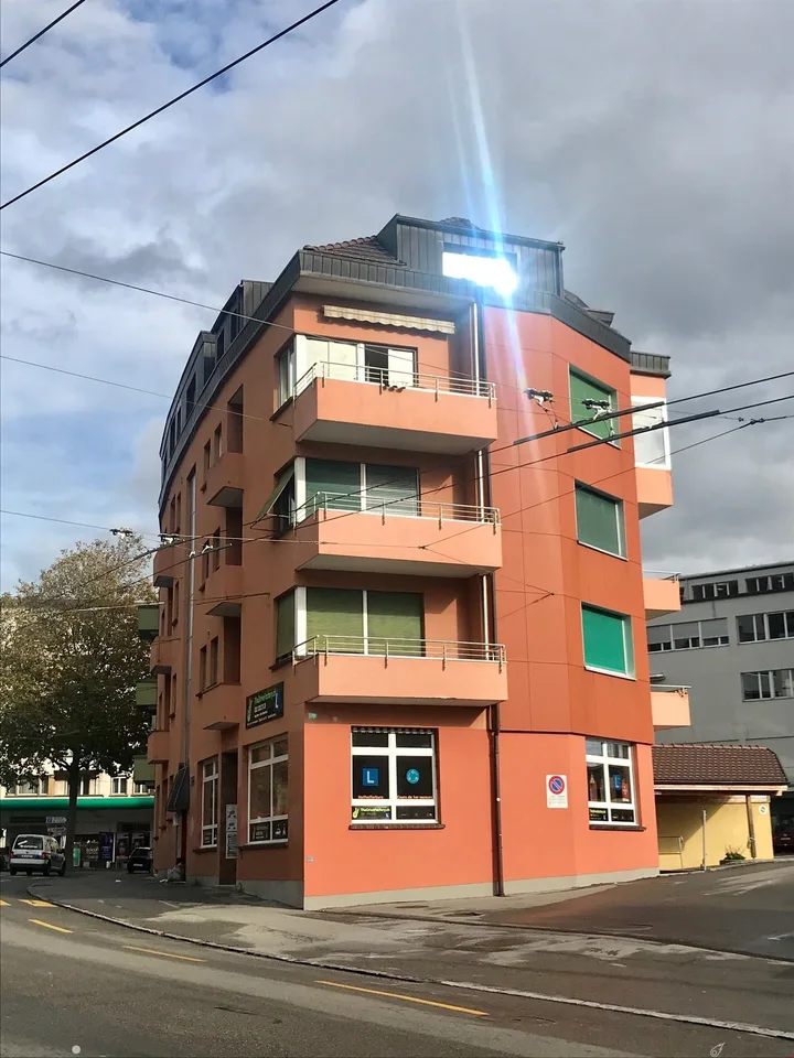 Biel, 2.5-Zimmer-Wohnung mit zwei Balkonen an Aarbergstrasse 86 – foto 4 di 8