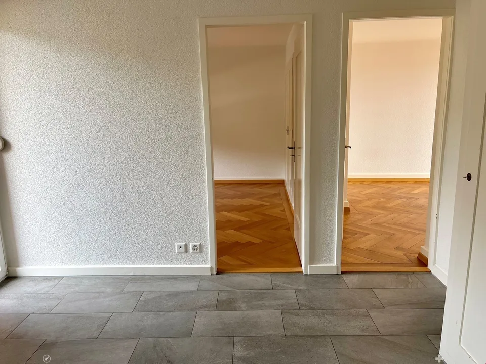 Biel, 2.5-Zimmer-Wohnung mit zwei Balkonen an Aarbergstrasse 86 – foto 3 di 8