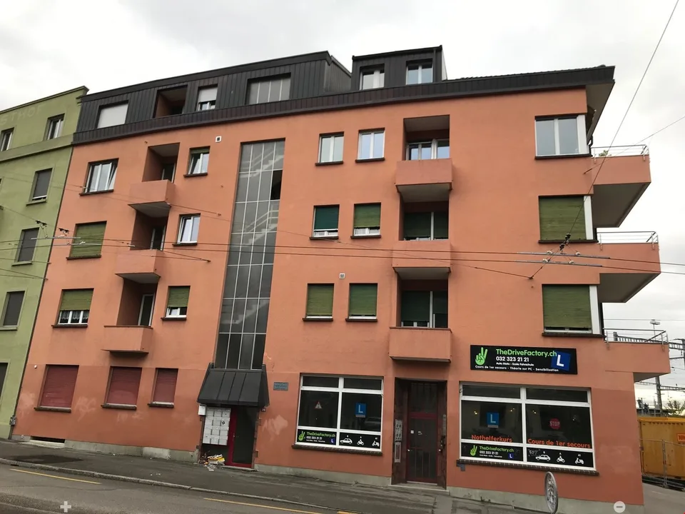 Biel, 2.5-Zimmer-Wohnung mit zwei Balkonen an Aarbergstrasse 86 – foto 6 di 8