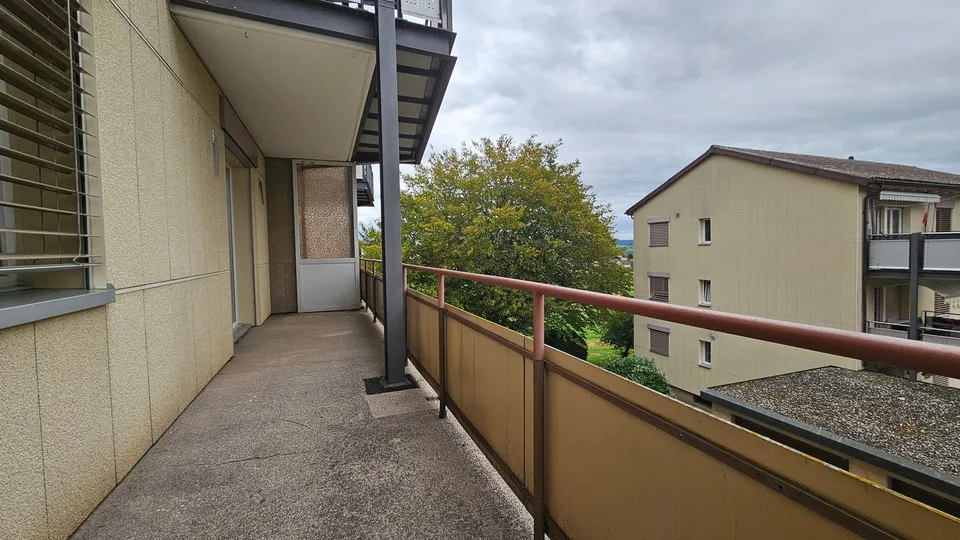 Charming 3.5-room apartment with balcony and beautiful view in Grenchen