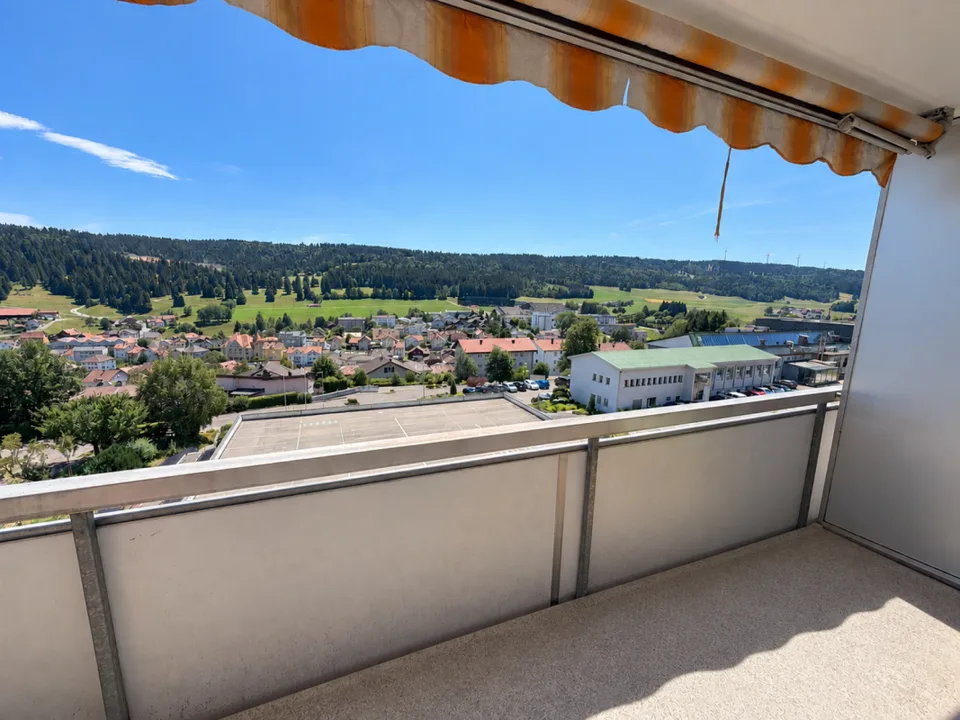 Tramelan, lovely 3.5-room apartment on the 2nd floor with balcony and open view