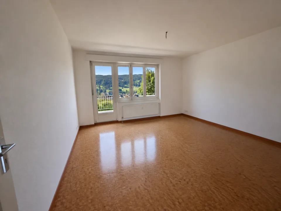 Tramelan, lovely 3.5-room apartment on the 2nd floor with balcony and open view