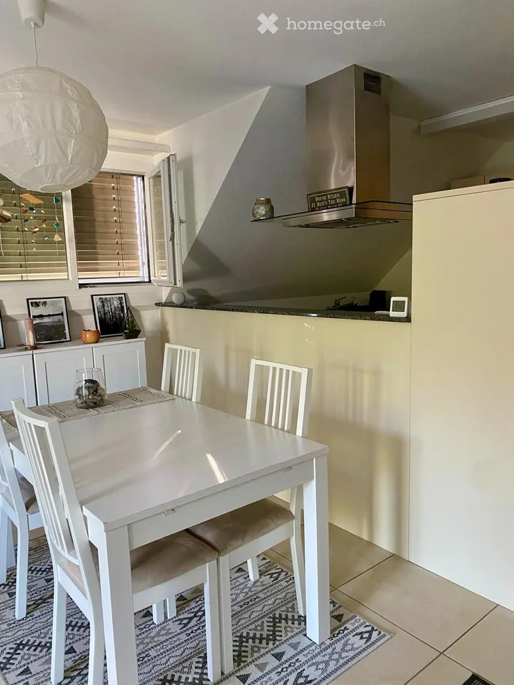Schöne, helle 2.5 Zimmer-Wohnung per 1.12.26 oder n. Vereinbarung