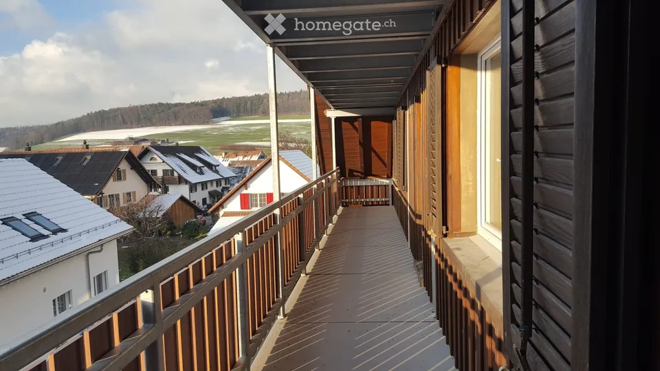 Bright modern 3.5-room apartment with balcony in Bachs