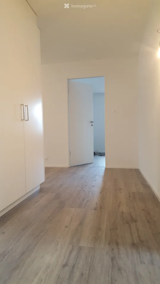 Bright modern 3.5-room apartment with balcony in Bachs