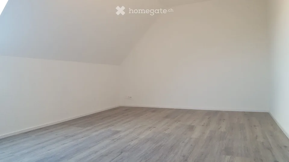 Bright modern 3.5-room apartment with balcony in Bachs