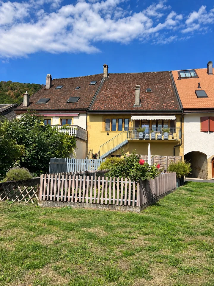 Charaktervolles Dorfhaus mit Garten und geräumigen Räumen – Foto 3 von 26
