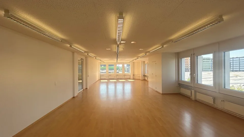 Perfect connection to public transport and road network: 110 m2 office space