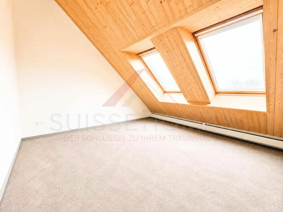 Grosszügige 4.5-Zimmer-Maisonettewohnung mit Galerie und Cheminée in 8603 Schwerzenbach – Foto 8 von 16