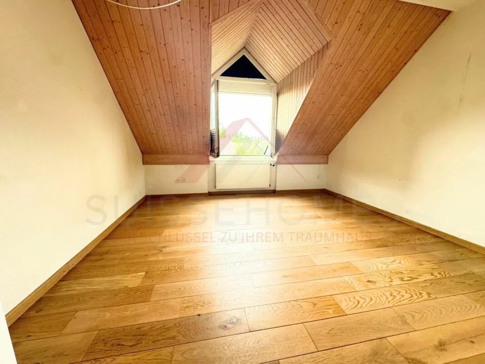Grosszügige 4.5-Zimmer-Maisonettewohnung mit Galerie und Cheminée in 8603 Schwerzenbach – Foto 6 von 16