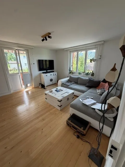 To rent quiet, centrally located 4-room apartment