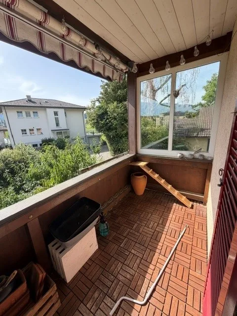 To rent quiet, centrally located 4-room apartment