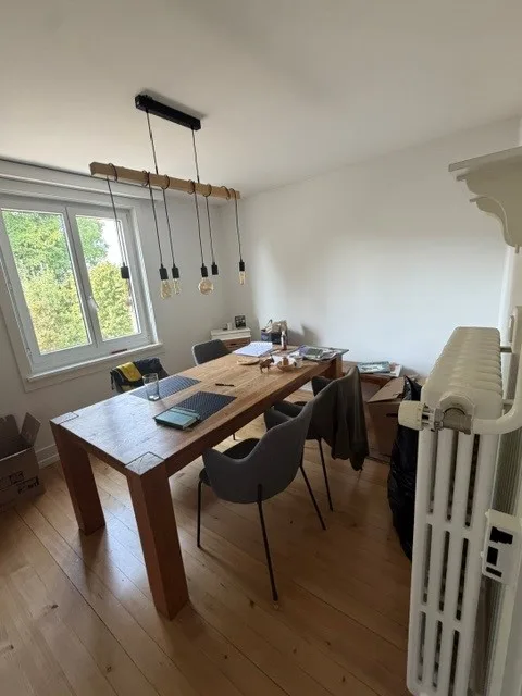 To rent quiet, centrally located 4-room apartment