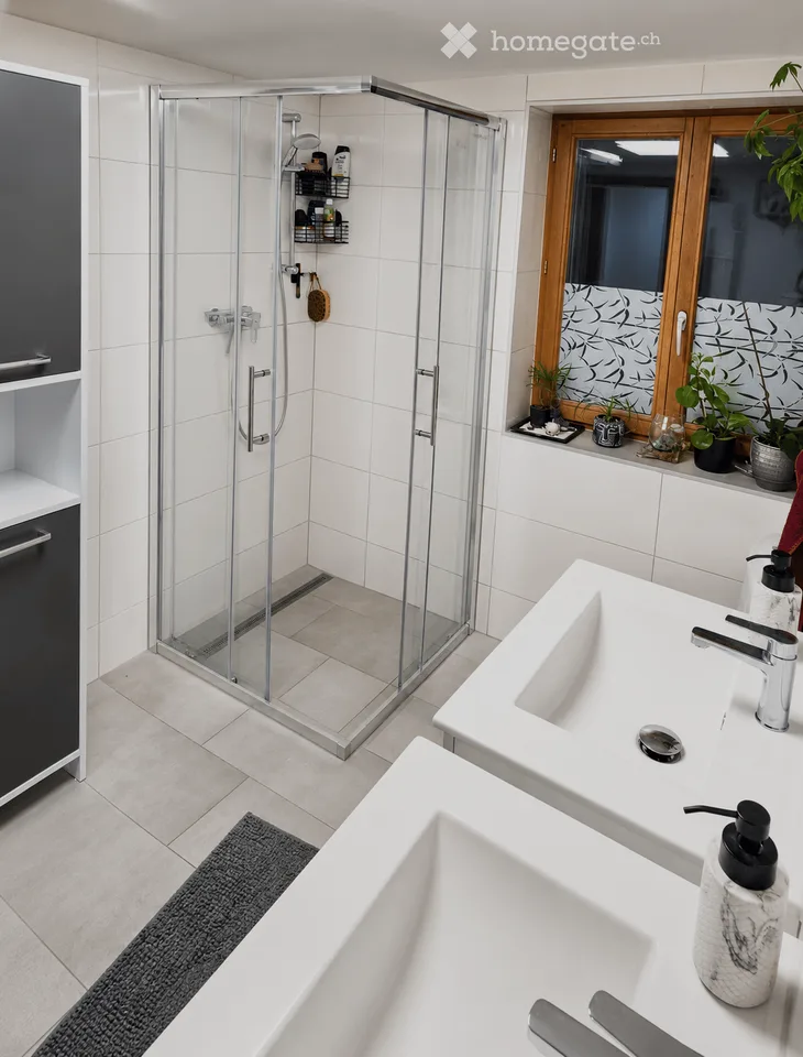 Appartamento 4.5 locali | Panorama, balcone, terrazza | Sauna | Elettricità & WLAN inclusi | Arredamento possibile
