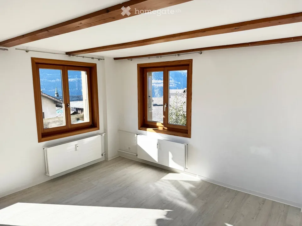Appartamento 4.5 locali | Panorama, balcone, terrazza | Sauna | Elettricità & WLAN inclusi | Arredamento possibile