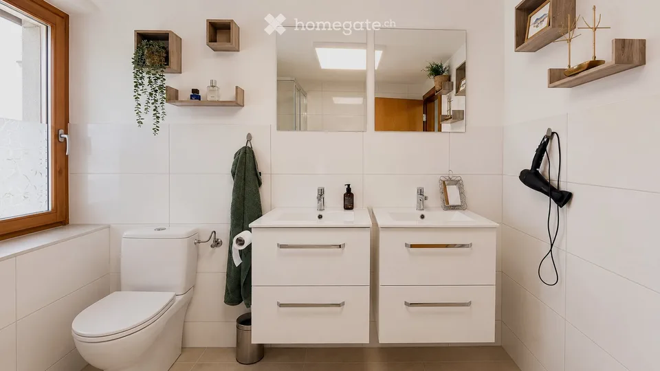 Appartamento 4.5 locali | Panorama, balcone, terrazza | Sauna | Elettricità & WLAN inclusi | Arredamento possibile