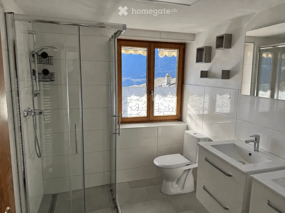 Appartamento 4.5 locali | Panorama, balcone, terrazza | Sauna | Elettricità & WLAN inclusi | Arredamento possibile
