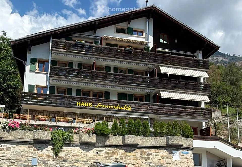 Appartamento 4.5 locali | Panorama, balcone, terrazza | Sauna | Elettricità & WLAN inclusi | Arredamento possibile