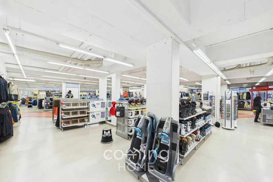 Gut sichtbar und barrierefrei - 340 m² Gewerbefläche im Erdgeschoss von Visp – Foto 12 von 14