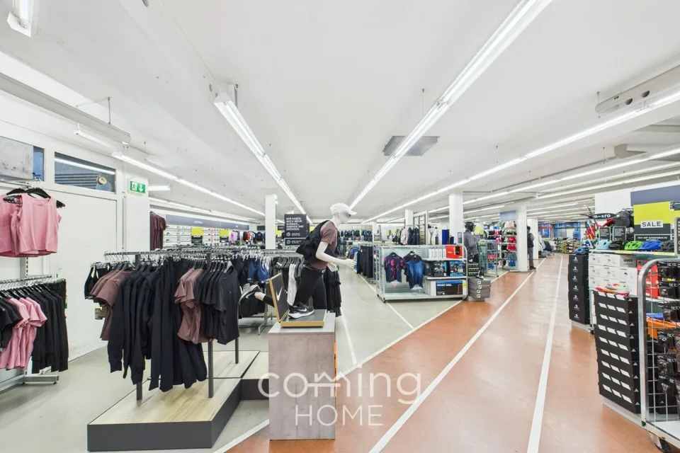 Gut sichtbar und barrierefrei - 340 m² Gewerbefläche im Erdgeschoss von Visp – Foto 9 von 14