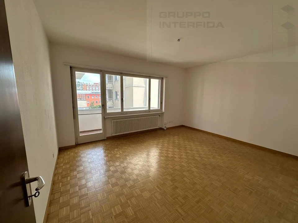 Wohnung 3.5 Zimmer im Zentrum mit Balkonen – Foto 4 von 10