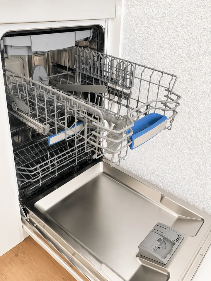 Helle, stilvoll renovierte 2½-Zimmer-Wohnung mit Loggia in Stallikon