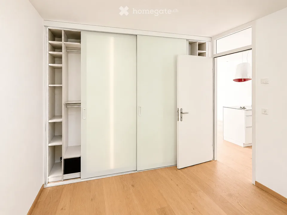 Helle, stilvoll renovierte 2½-Zimmer-Wohnung mit Loggia in Stallikon