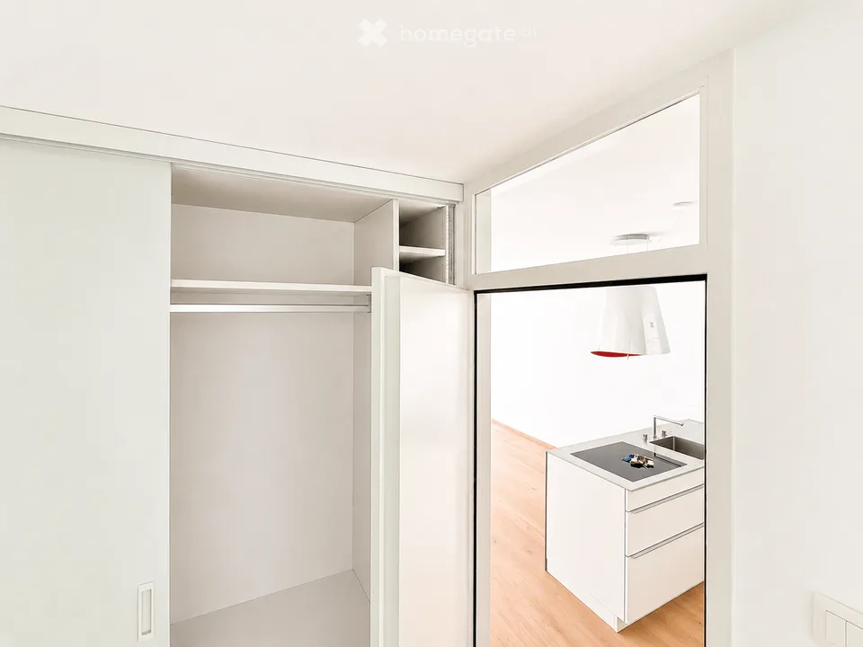 Helle, stilvoll renovierte 2½-Zimmer-Wohnung mit Loggia in Stallikon