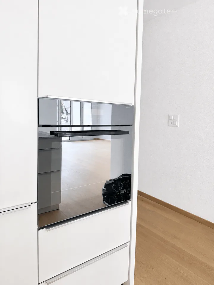 Helle, stilvoll renovierte 2½-Zimmer-Wohnung mit Loggia in Stallikon