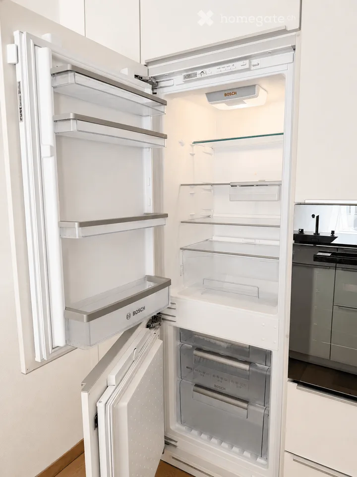 Helle, stilvoll renovierte 2½-Zimmer-Wohnung mit Loggia in Stallikon