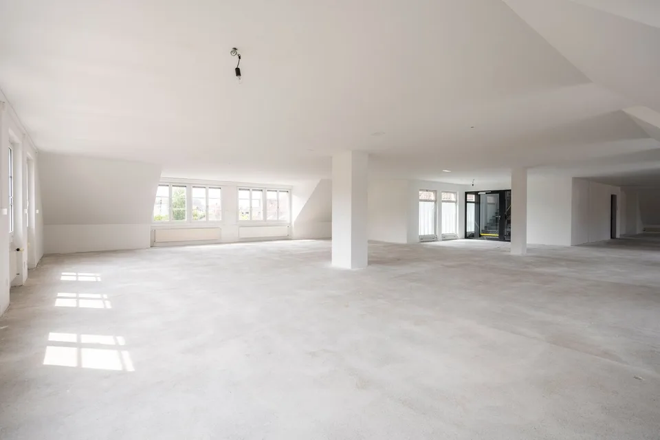 Unique 174 m² office space with loft character in the heart of Bülach – photo 3 of 5