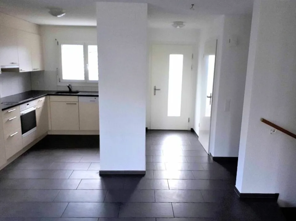 Spacious semi-detached house adjacent to the agricultural zone