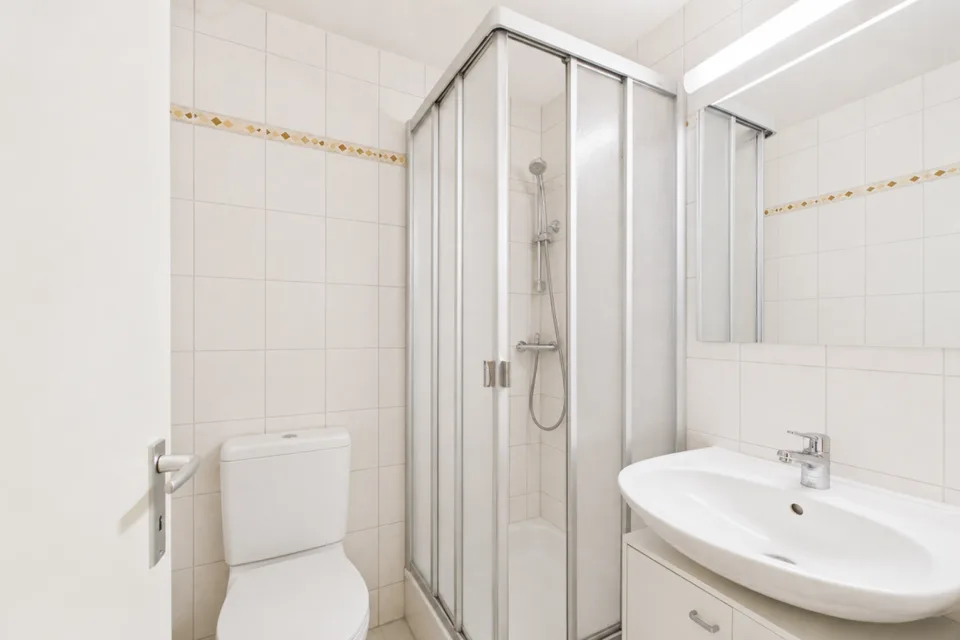 Lichtdurchflutete 2.5 Zimmer Wohnung mit Balkon und Walliser Alpenpanorama in Leukerbad – Foto 8 von 11