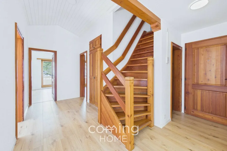 Appartement en attique sur deux niveaux à Susten : beaucoup d'espace, du soleil et une vue imprenable sur les montagnes – photo 8 sur 15