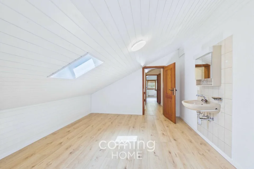 Appartement en attique sur deux niveaux à Susten : beaucoup d'espace, du soleil et une vue imprenable sur les montagnes – photo 9 sur 15