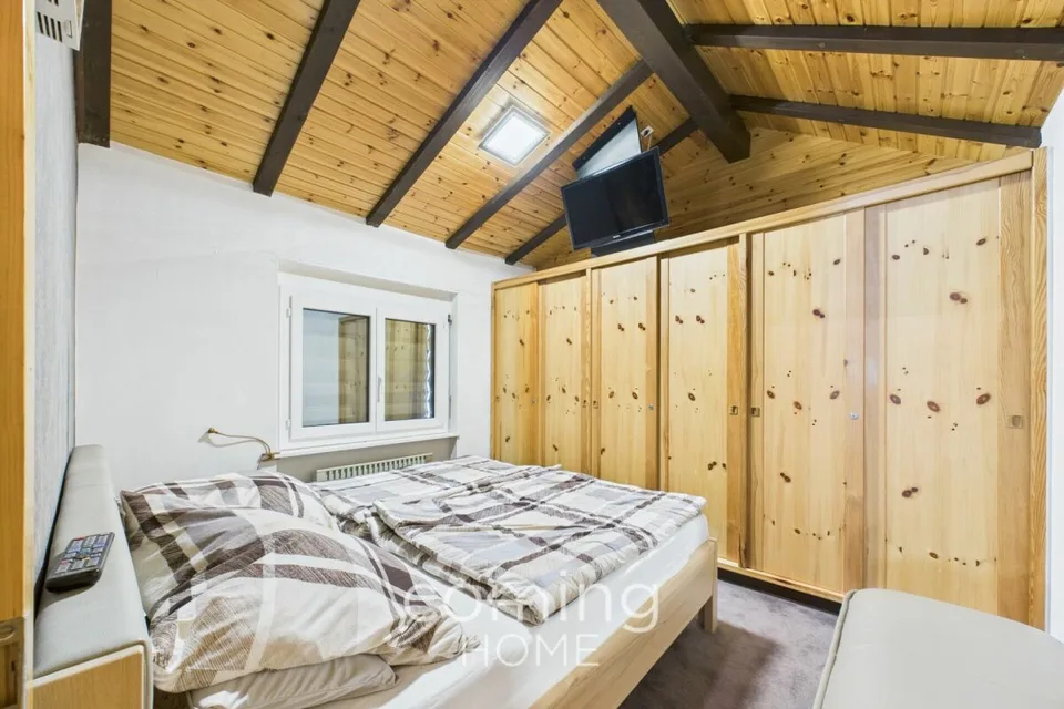 Evenings by the fireplace, mornings with mountain views - 2.5-room flat in Saas-Grund – photo 9 of 14