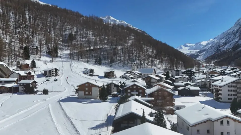 Camera d'albergo arredata con balcone - settimanale a Saas-Almagell