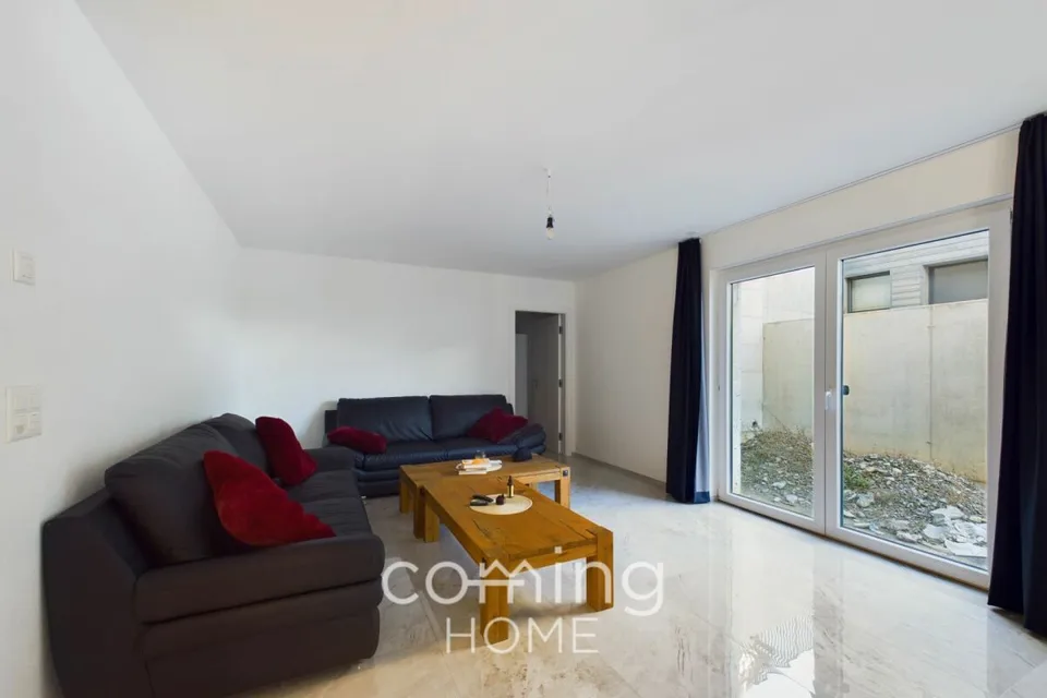 Exclusive 3-family house in a sunny location - spacious living areas & garages – photo 3 of 16