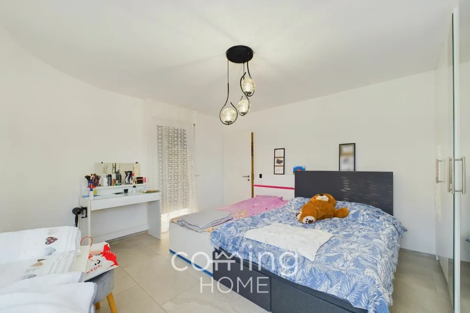 Exclusive 3-family house in a sunny location - spacious living areas & garages – photo 10 of 16