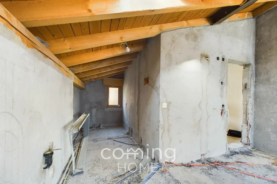 Exclusive 3-family house in a sunny location - spacious living areas & garages – photo 14 of 16