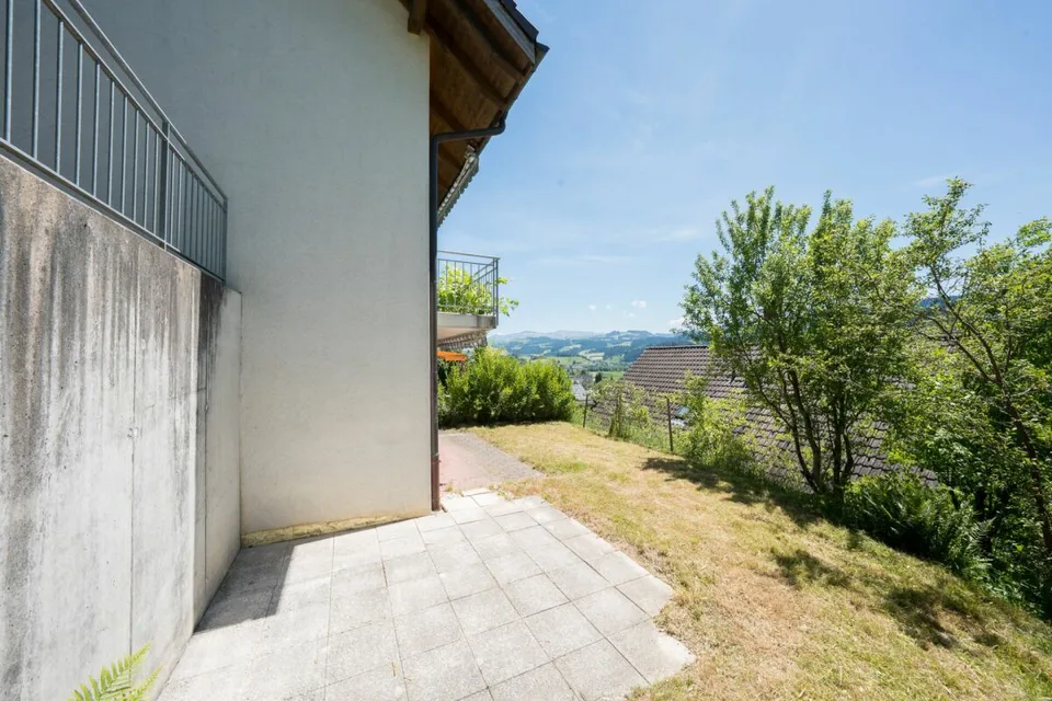 Casa a schiera soleggiata con vista sulla montagna – foto 3 di 11