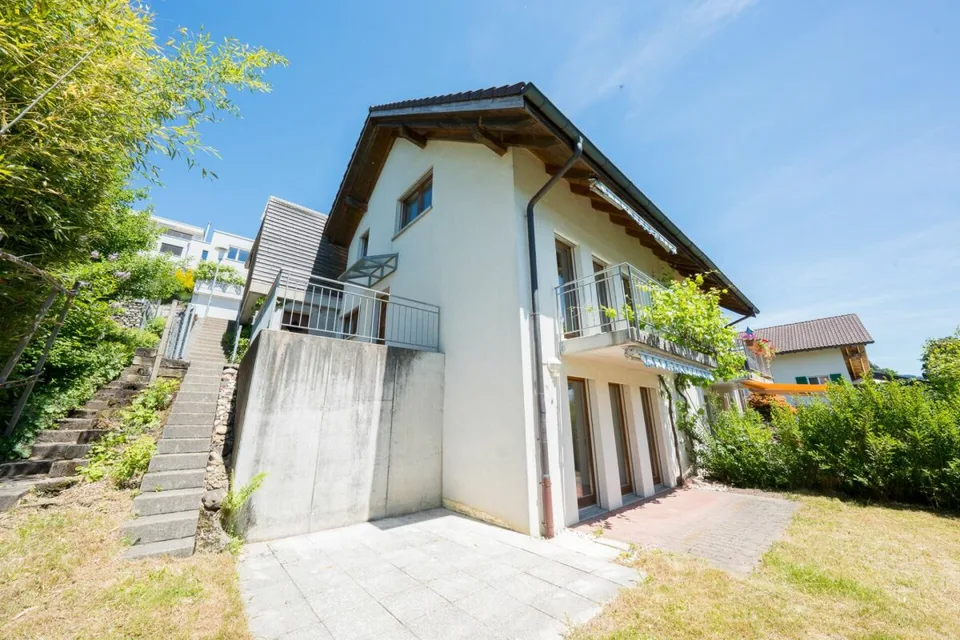 Casa a schiera soleggiata con vista sulla montagna – foto 2 di 11