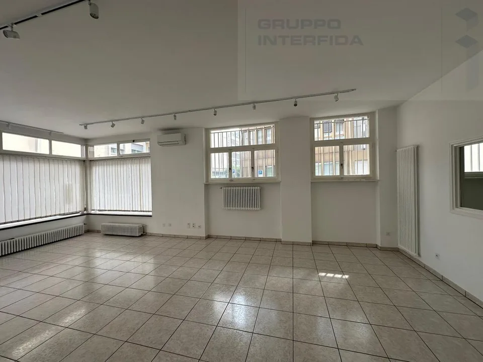 Büro mit Auslagen im Zentrum – Foto 3 von 6