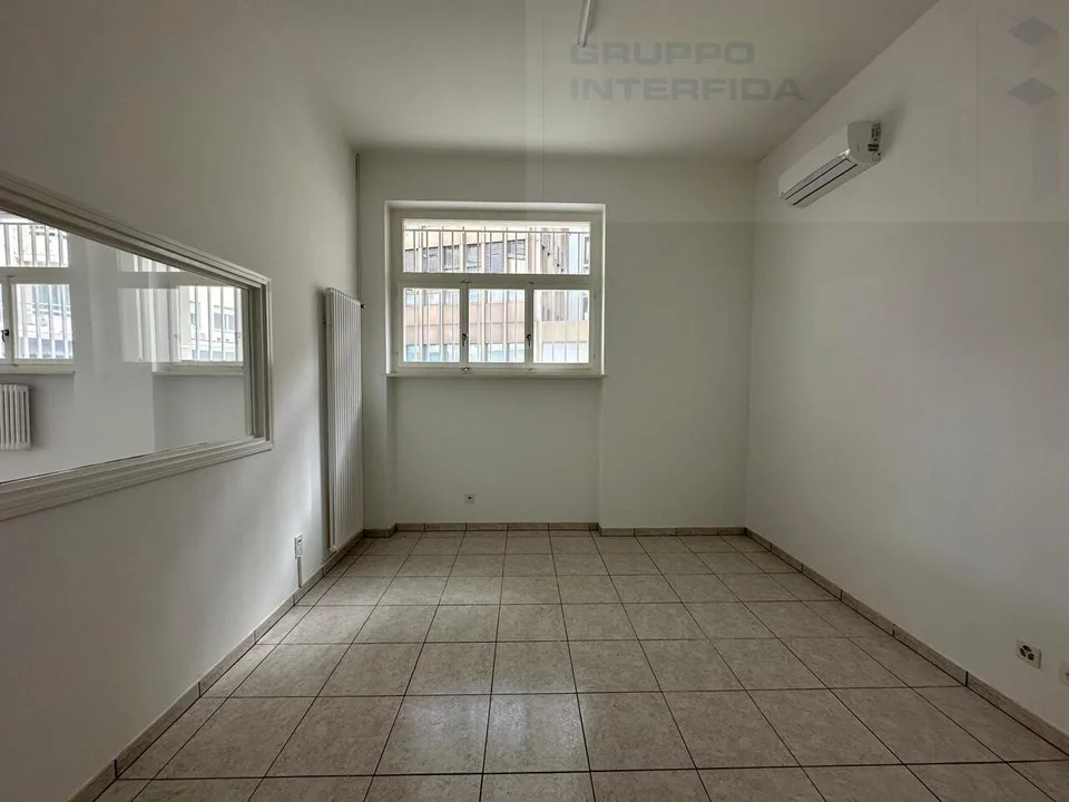 Büro mit Auslagen im Zentrum – Foto 4 von 6