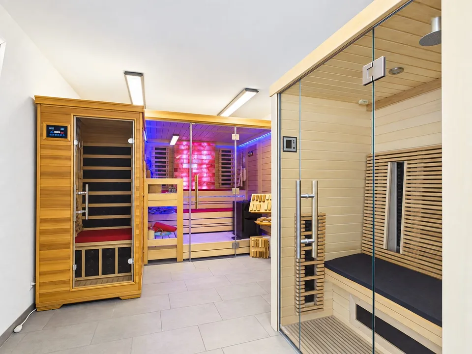 Einfamilienhaus mit beheiztem Pool und Wellnessoase – Foto 10 von 13