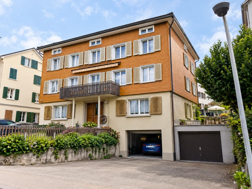 Casa multifamiliare con potenziale di sviluppo in posizione centrale a Degersheim – foto 2 di 12