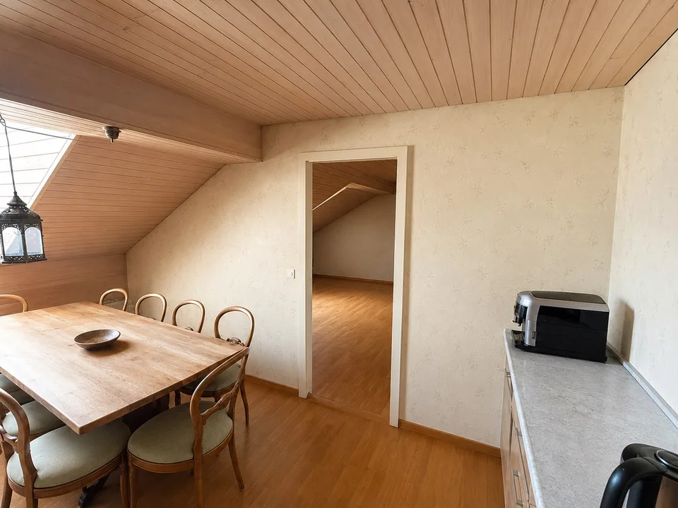 Appartement mansardé de 3,5 pièces dans la vieille ville de Zofingen
