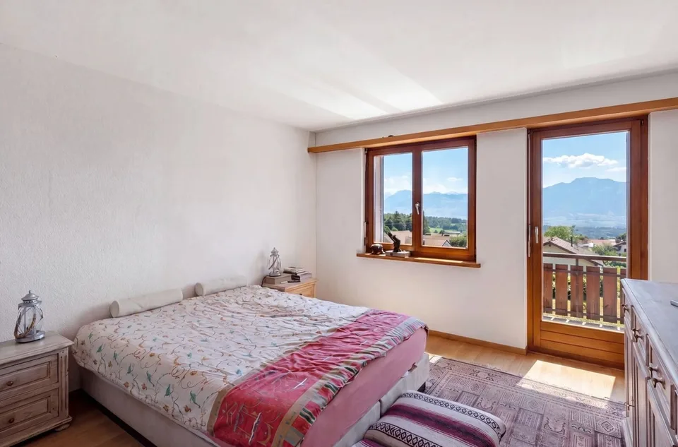 MEHRFAMILIENHAUS MIT ZÜRICHSEE-PANORAMA UND WERTSTEIGERUNGSPOTENZIAL – Foto 8 von 13